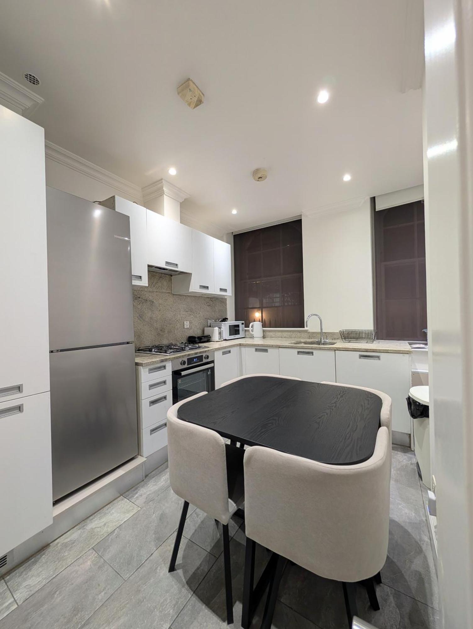 Mayfair Galleria Lv 8 Appartement *